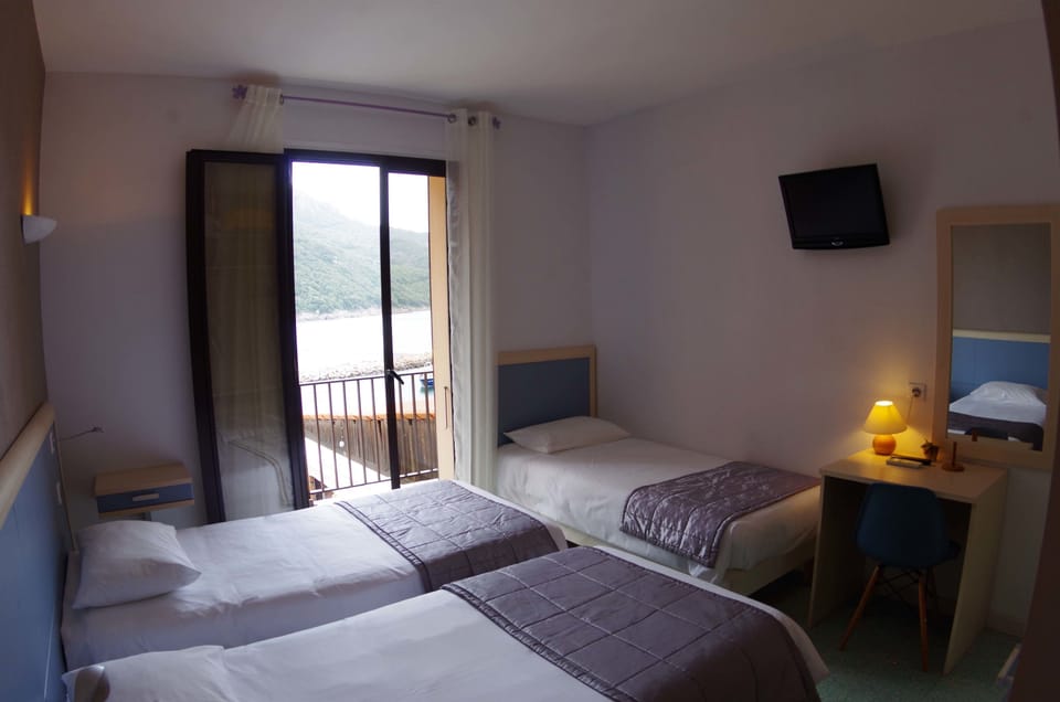 Triple Room | In-room safe, free WiFi