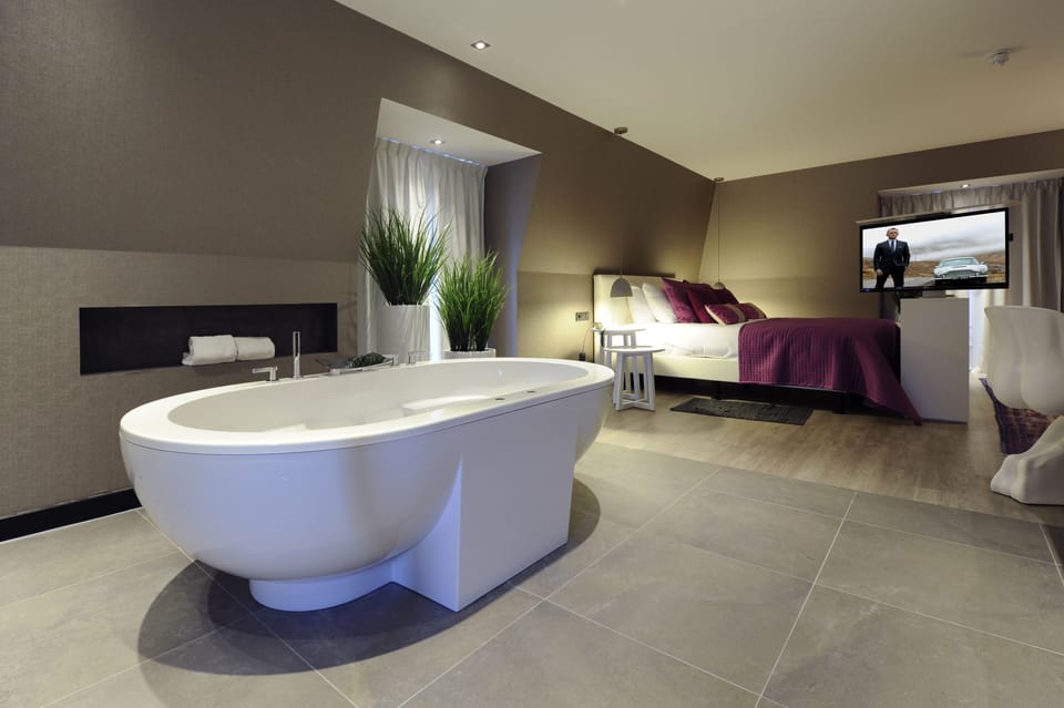 Suite | In-room safe, desk, iron/ironing board, cribs/infant beds