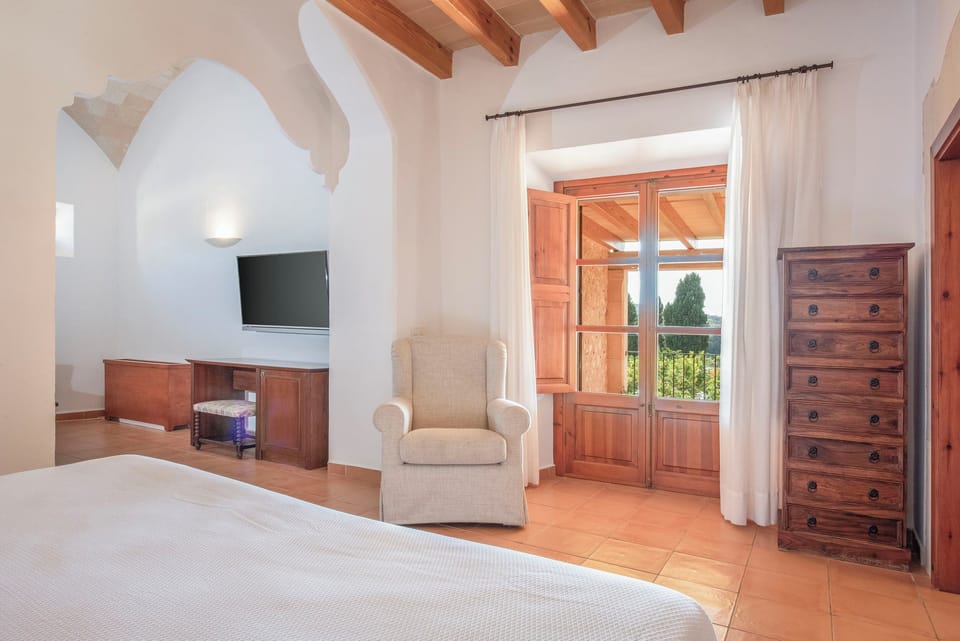 Premium bedding, minibar, in-room safe, individually furnished