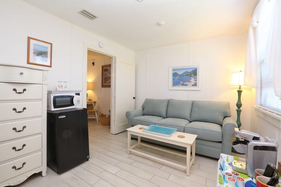 Windjammer Suite (Cottage Building) | Egyptian cotton sheets, premium bedding, pillowtop beds