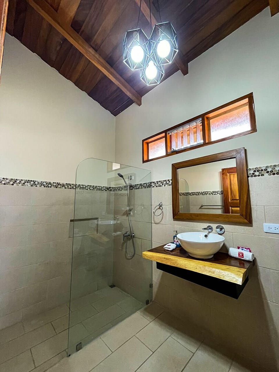 Standard Room, 2 Double Beds | Bathroom | Shower, free toiletries, towels