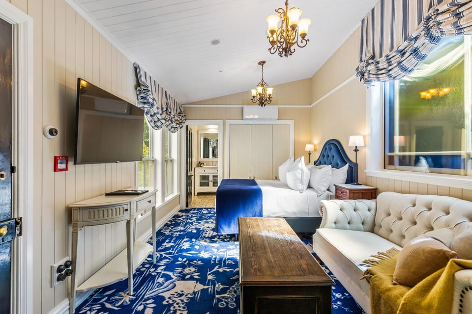 OSullivan Room | 1 bedroom, premium bedding, in-room safe, desk