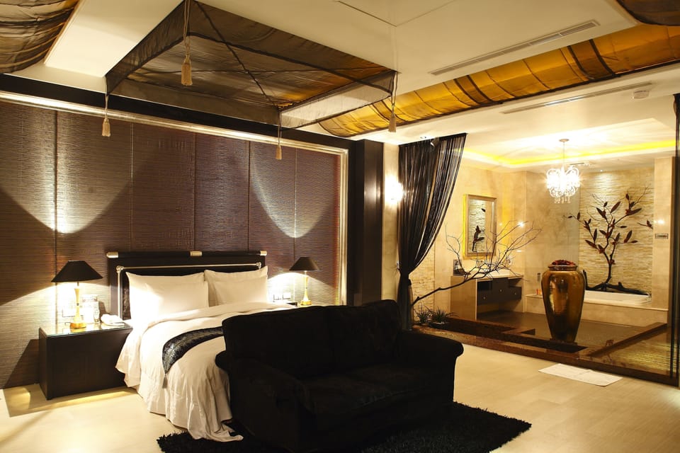 C Room with Garage | Premium bedding, free minibar, in-room safe, individually decorated