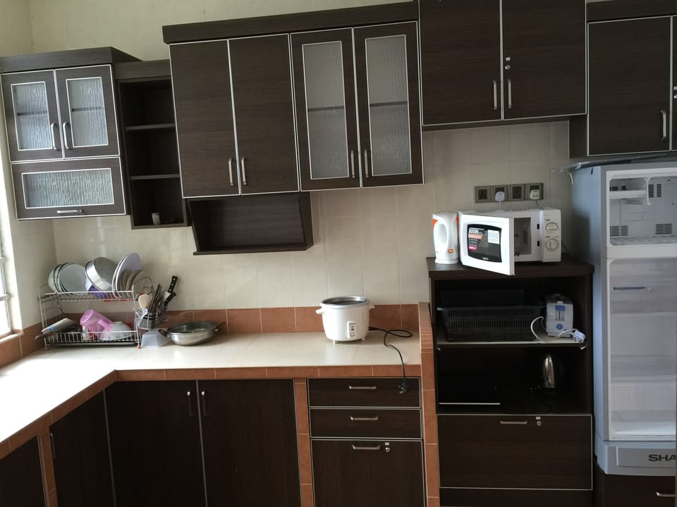 Premier Apartment, 3 Bedrooms | Private kitchenette | Full-size fridge, stovetop, electric kettle, cookware/dishes/utensils