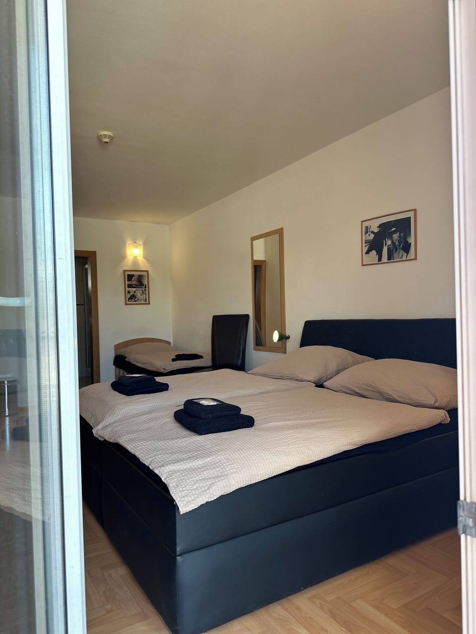 Triple Room | Desk, laptop workspace, free WiFi, bed sheets