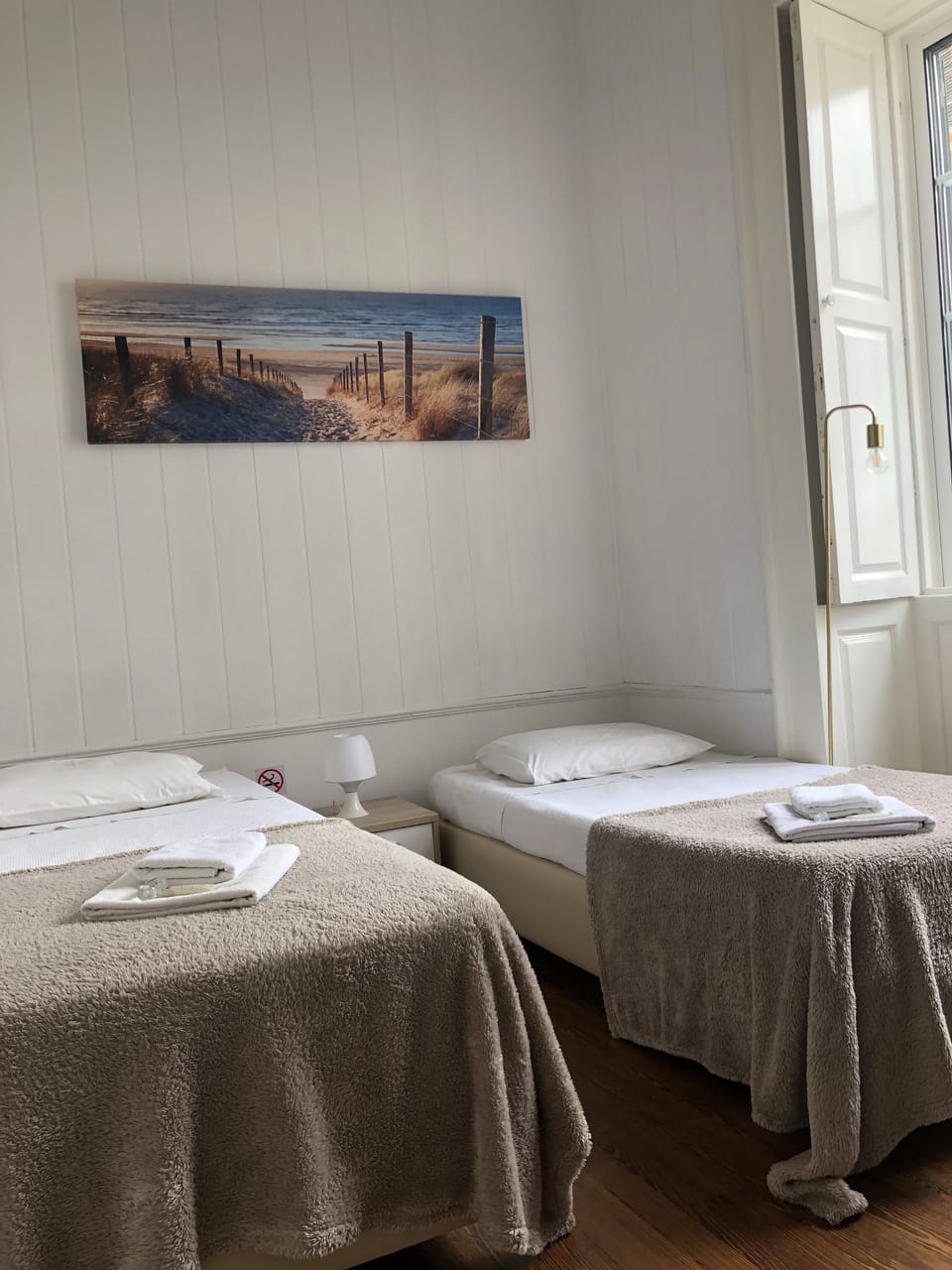 Twin Room, Shared Bathroom | Individually decorated, soundproofing, free WiFi, bed sheets