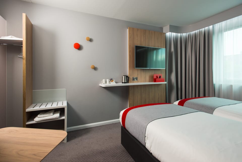 Standard Room, 2 Twin Beds | Desk, free cribs/infant beds, free WiFi, bed sheets