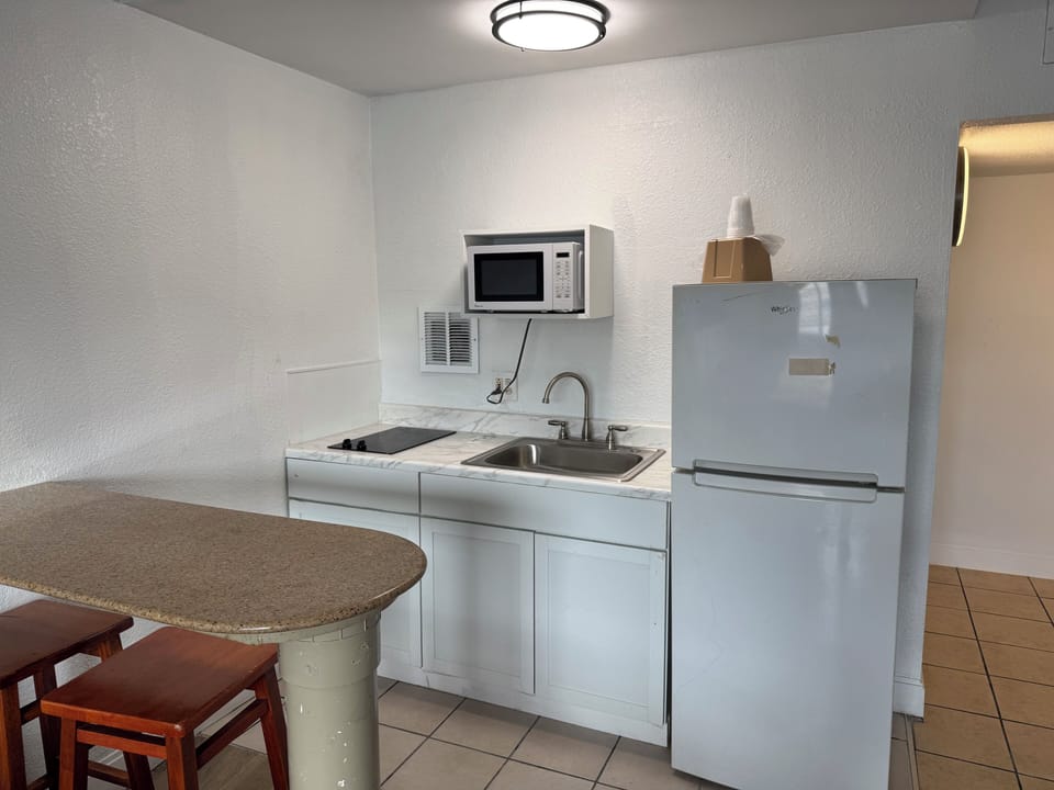 Fridge, microwave, stovetop