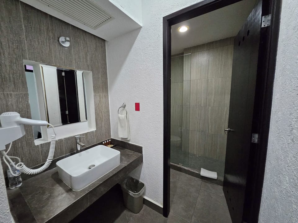 Superior Suite, 1 Bedroom | Bathroom | Shower, free toiletries, hair dryer, towels