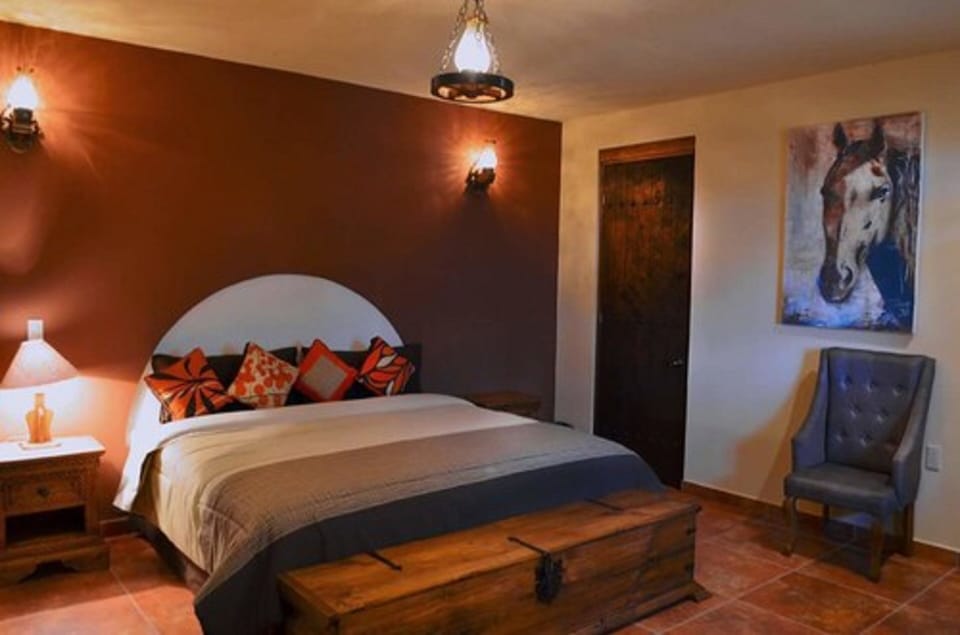 Room, 1 King Bed | Iron/ironing board, free WiFi