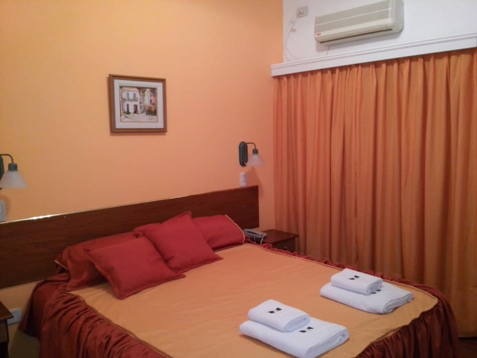 In-room safe, free WiFi, bed sheets