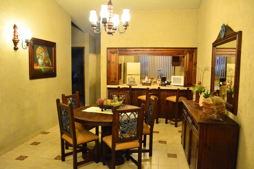 Traditional Villa | In-room dining