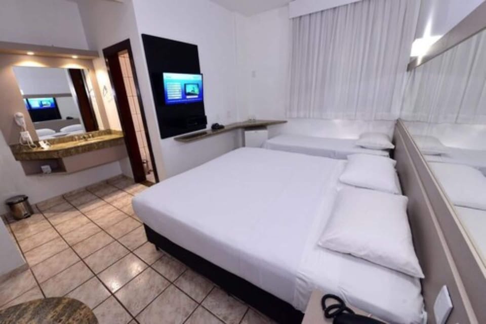 Executive Triple Room | Minibar, desk, blackout drapes, soundproofing