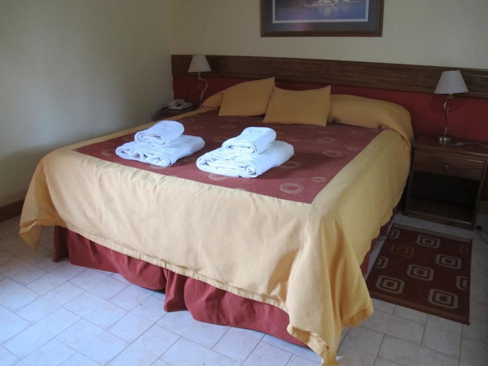Free cribs/infant beds, free WiFi
