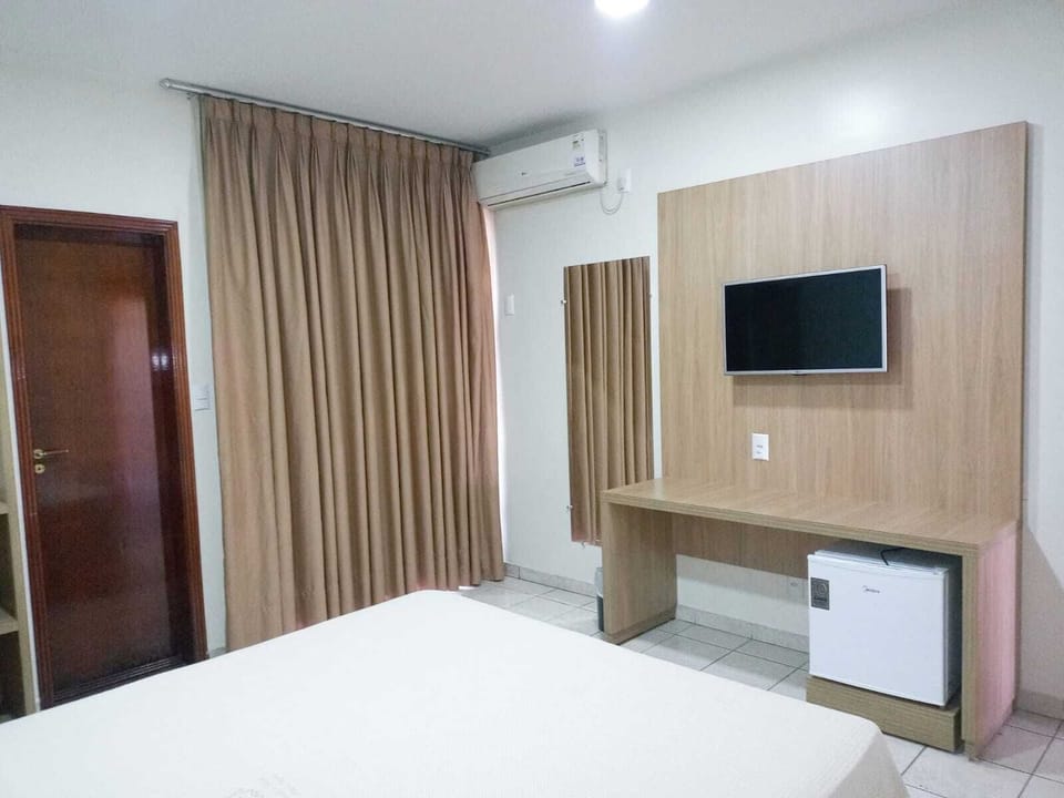 Double Room | Minibar, desk, blackout drapes, free WiFi