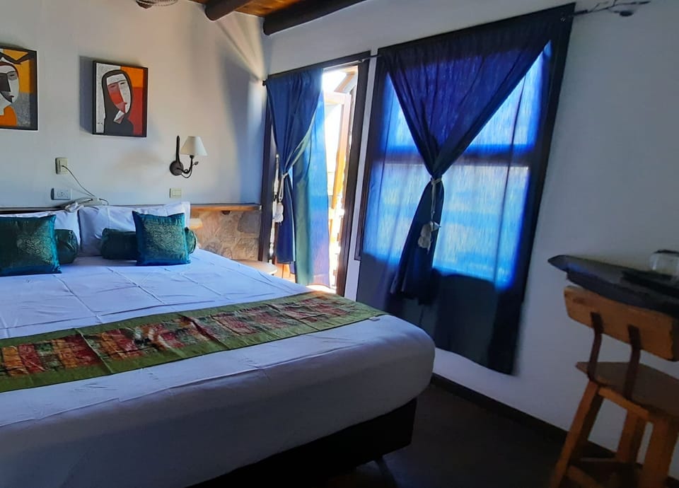 Minibar, in-room safe, blackout drapes, WiFi (free)