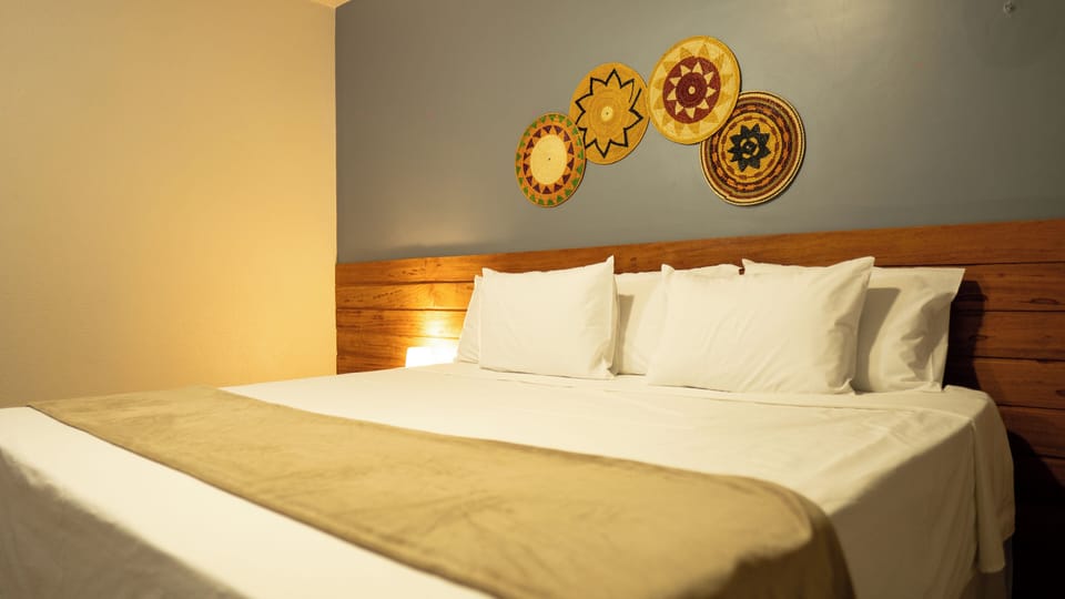 Standard Triple Room, Non Smoking | Minibar, bed sheets