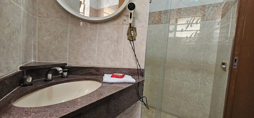 Shower, free toiletries, towels