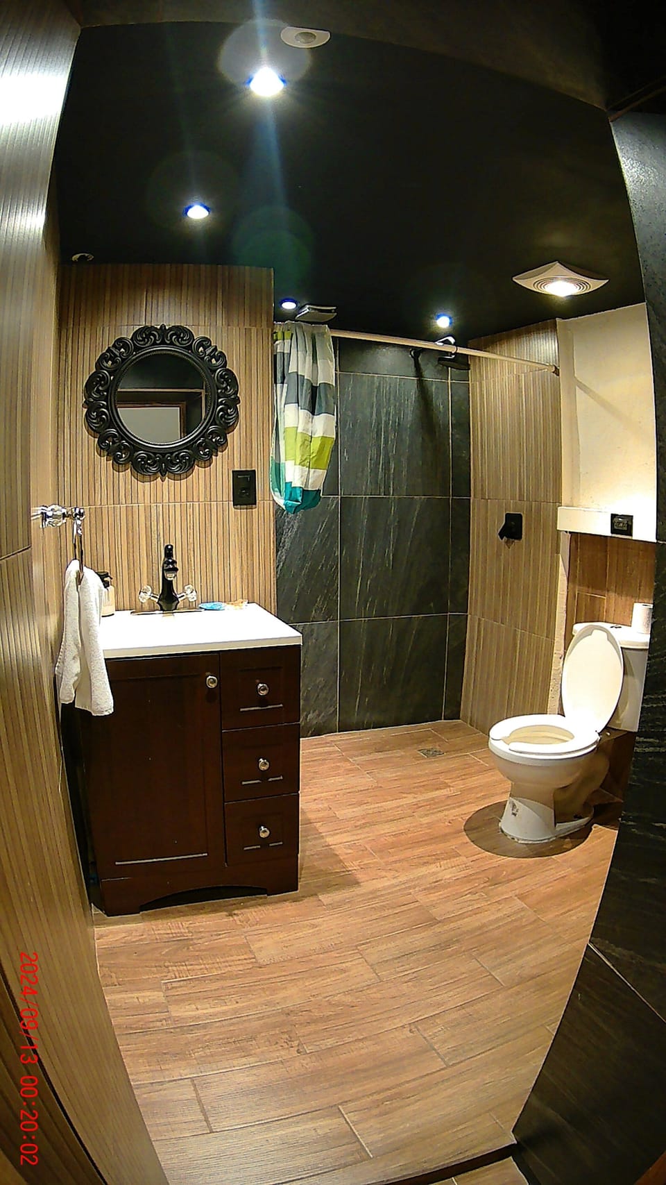 Traditional Room, 1 Bedroom, Non Smoking | Bathroom | Soap, toilet paper