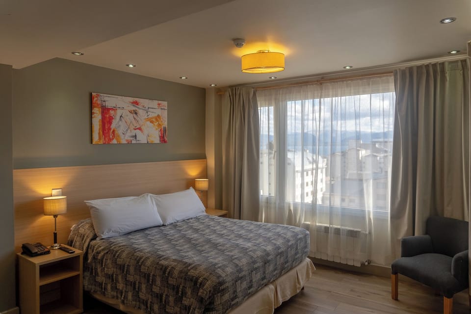 Double or Twin Room | In-room safe, laptop workspace, bed sheets