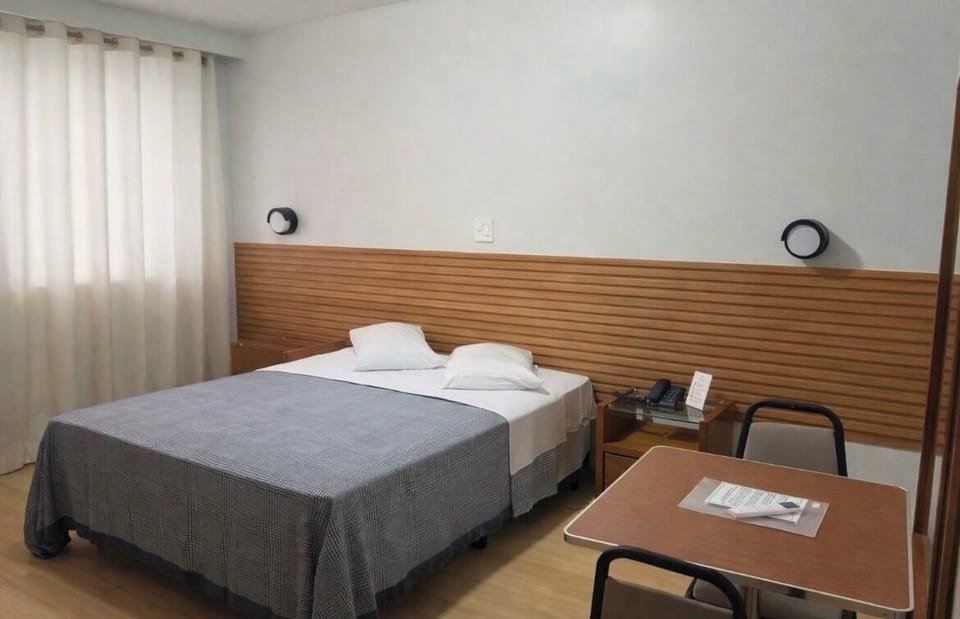 Executive Room | Minibar, desk, free WiFi, bed sheets