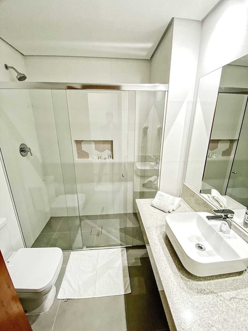 Luxury Room | Minibar, in-room safe, desk, free cribs/infant beds