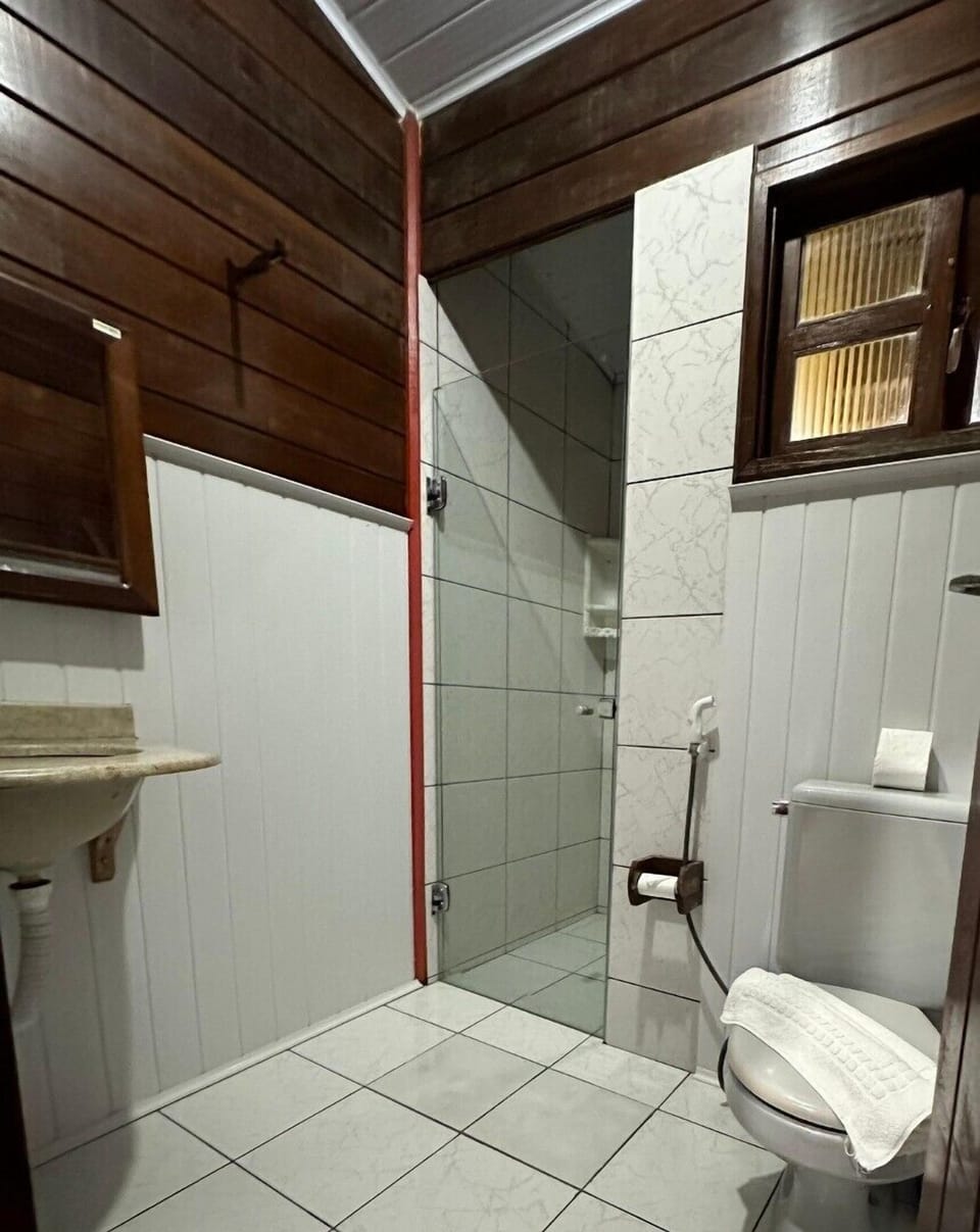 Traditional Double Room | Bathroom | Shower, designer toiletries, hair dryer, towels