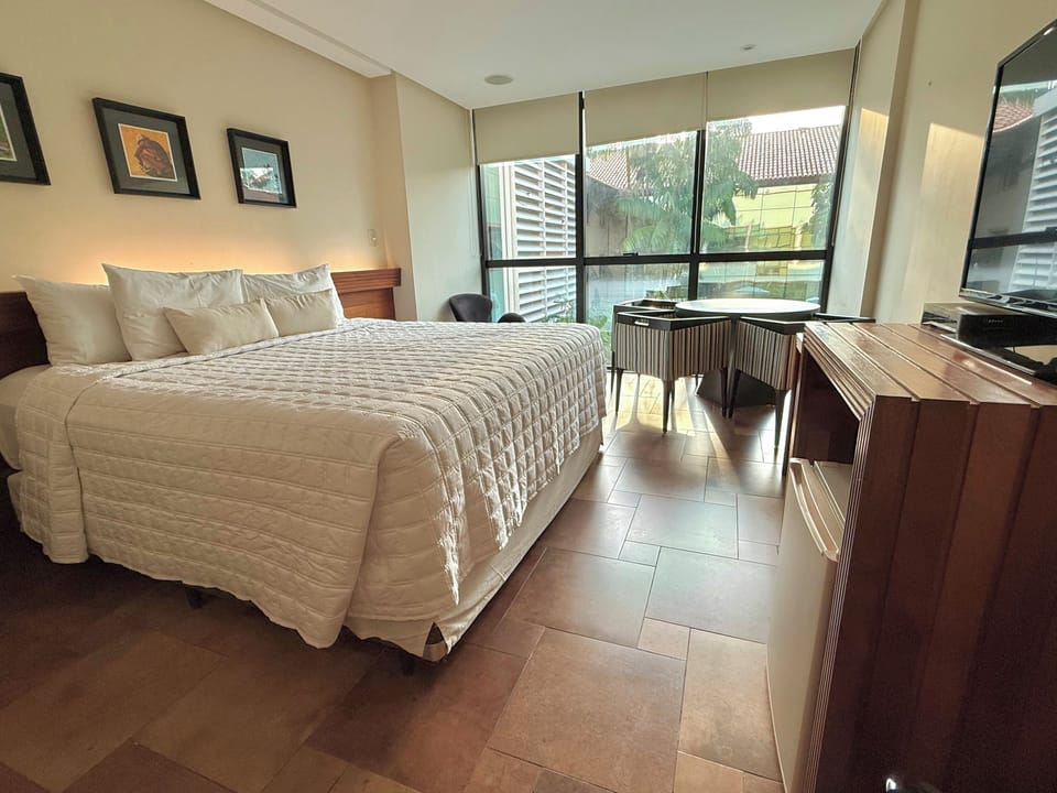 Suite Prime | Minibar, in-room safe, individually furnished, desk