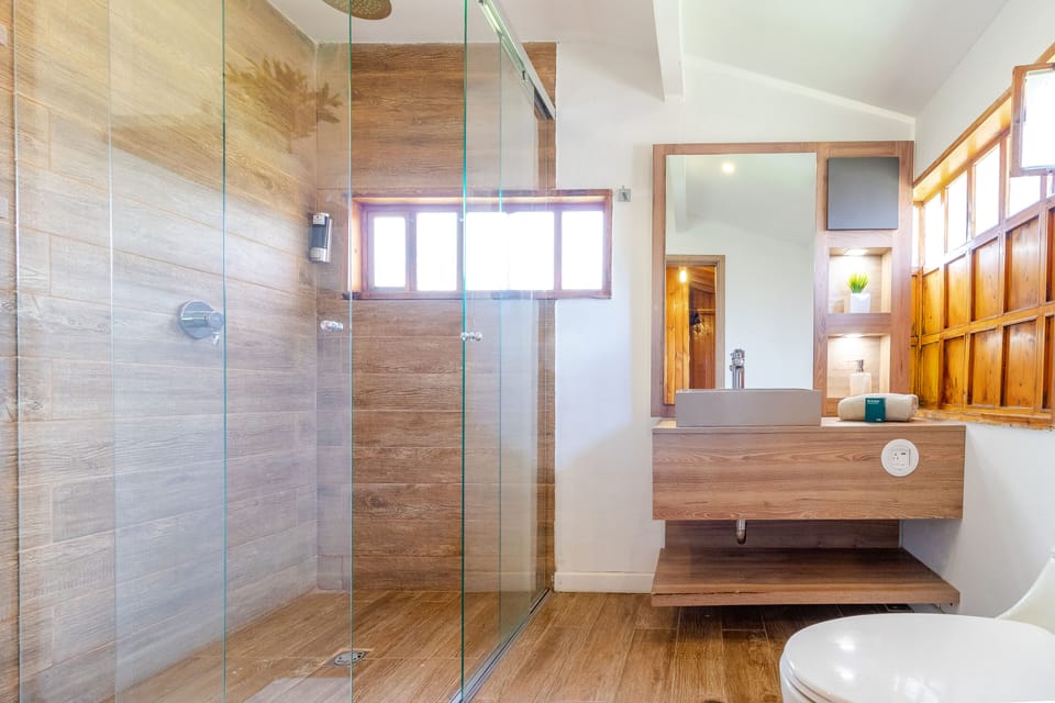 Studio Suite | Bathroom | Shower, free toiletries, towels, soap