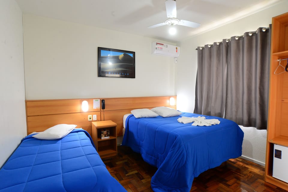 Triple Room | Desk, free WiFi