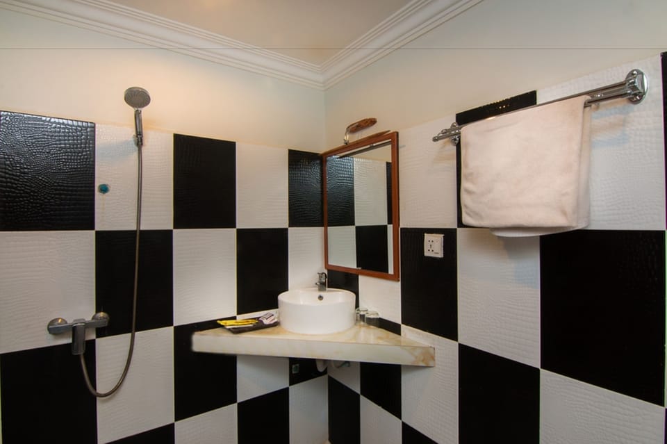 Bathroom sink
