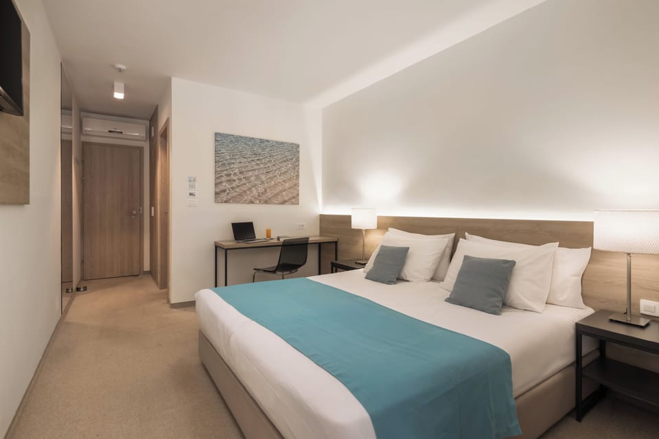 Minibar, in-room safe, desk, free cribs/infant beds