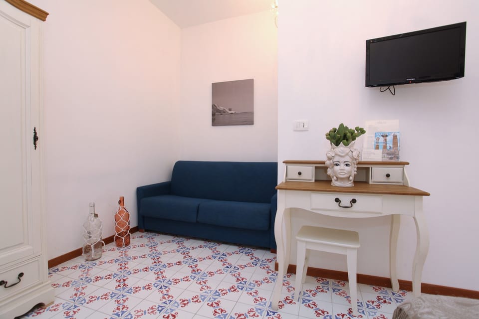 Deluxe Quadruple Room | Premium bedding, desk, iron/ironing board, free WiFi