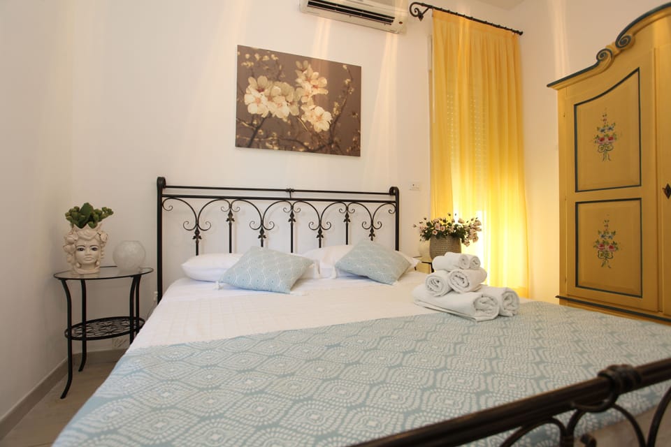 Deluxe Double Room, Courtyard View | Premium bedding, desk, iron/ironing board, free WiFi