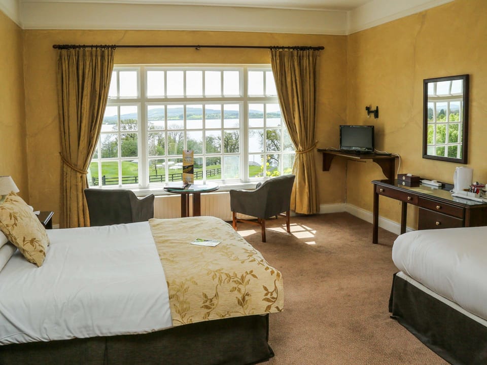 Classic Double or Twin Room, Lake View | In-room safe, desk, free cribs/infant beds, rollaway beds