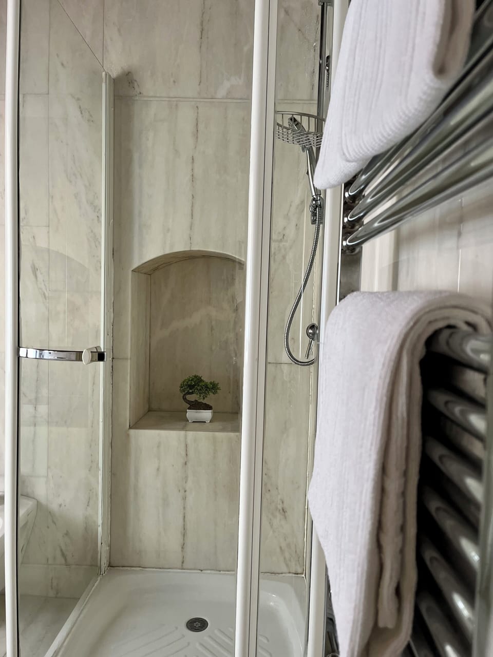 Standard Double Room | Bathroom | Free toiletries, hair dryer, slippers, bidet