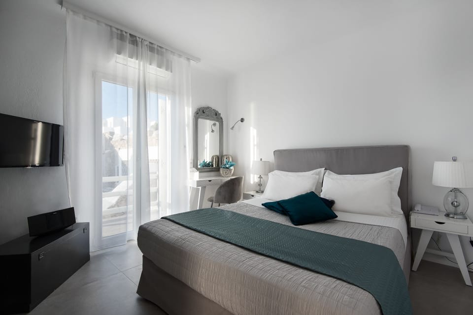 Premium bedding, in-room safe, individually decorated