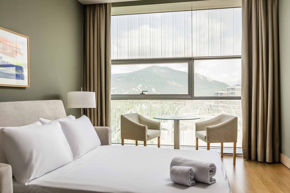 Junior Suite (2 PAX) | Minibar, in-room safe, blackout drapes, soundproofing