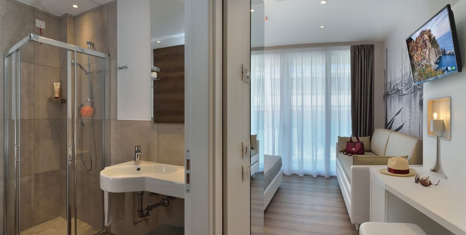 Executive Room, 1 Bedroom | Bathroom | Shower, free toiletries, hair dryer, bidet