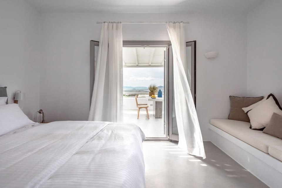 Deluxe Suite, Sea View | In-room safe, desk, soundproofing, free cribs/infant beds