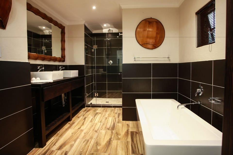 Luxury Suite, Garden View | Bathroom | Shower, free toiletries, hair dryer, towels