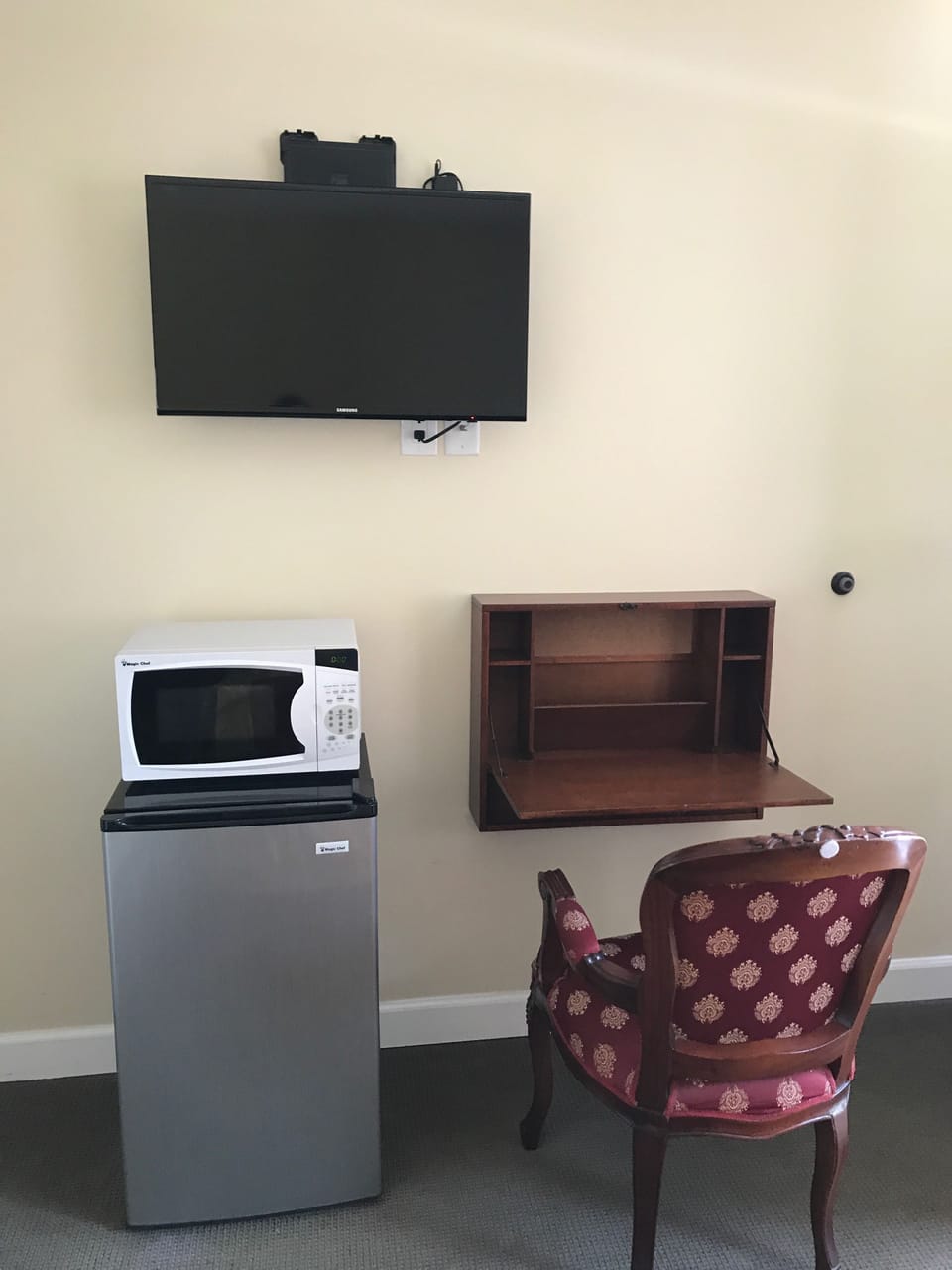 Premium Room, 1 Queen Bed | Desk, iron/ironing board, free WiFi, wheelchair access