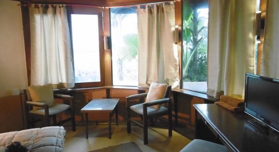 Deluxe Double with Garden View (A-1) | Living area | LED TV