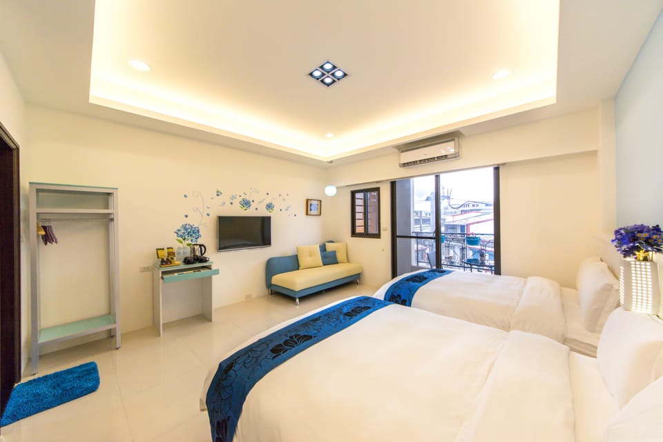 Cynthia | 1 bedroom, Egyptian cotton sheets, premium bedding, down comforters