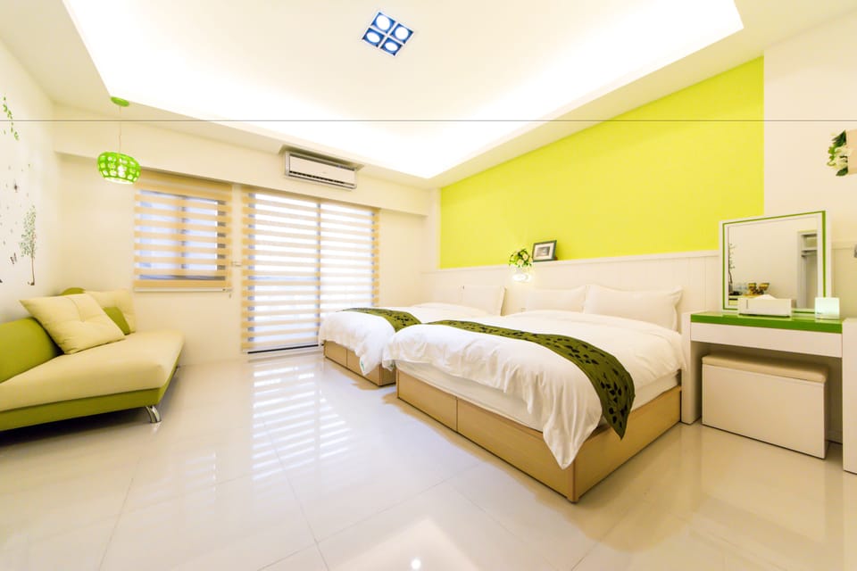 Cynthia | 1 bedroom, Egyptian cotton sheets, premium bedding, down comforters