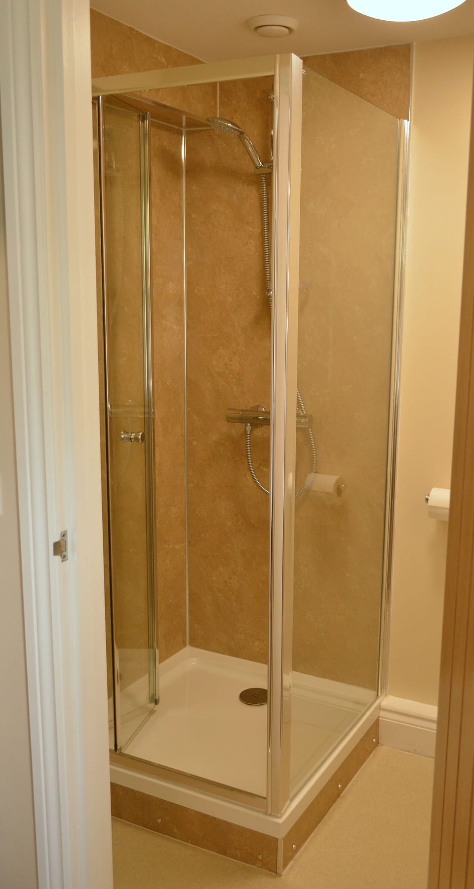 Shower, free toiletries, towels