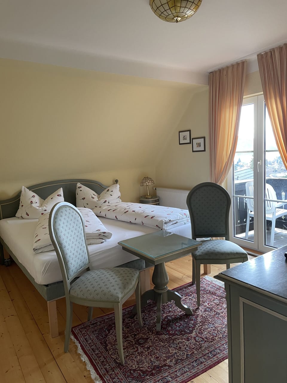Family Room | Desk, bed sheets