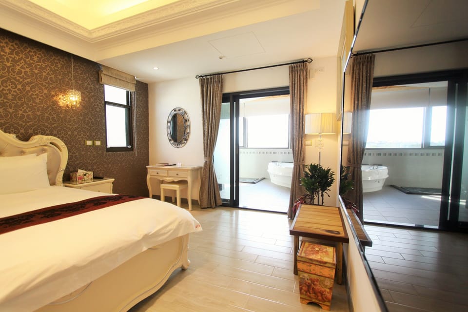 Deluxe Double Room, 1 King Bed, Hot Tub, Mountain View | 7 bedrooms, premium bedding, down comforters, desk