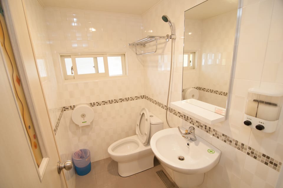 Standard Quadruple Room, 1 Bedroom | Bathroom | Shower, rainfall showerhead, free toiletries, hair dryer