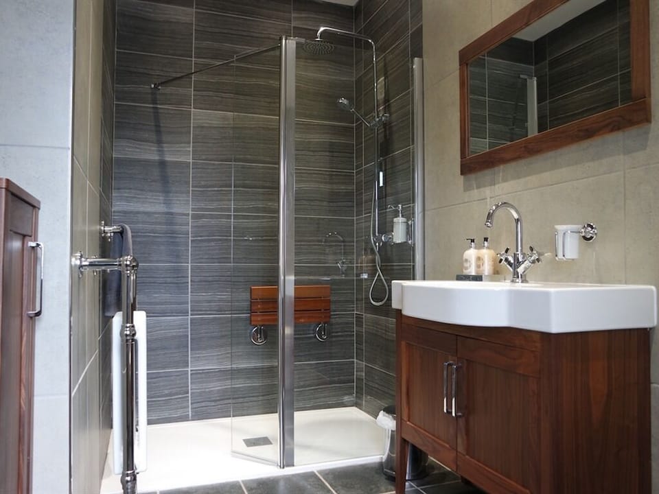 Standard Double Room, Ensuite | Bathroom